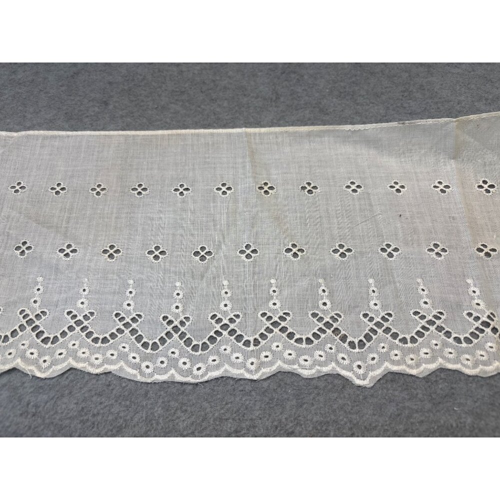 Vintage 6.5" x 2 yards Cream Eyelet Insertion Entredeux Trim Scalloped Edge